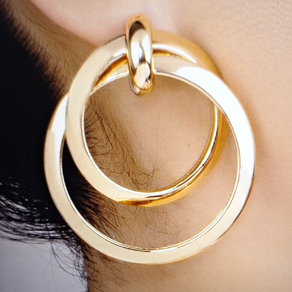 Elegant Gold Hoop Earrings